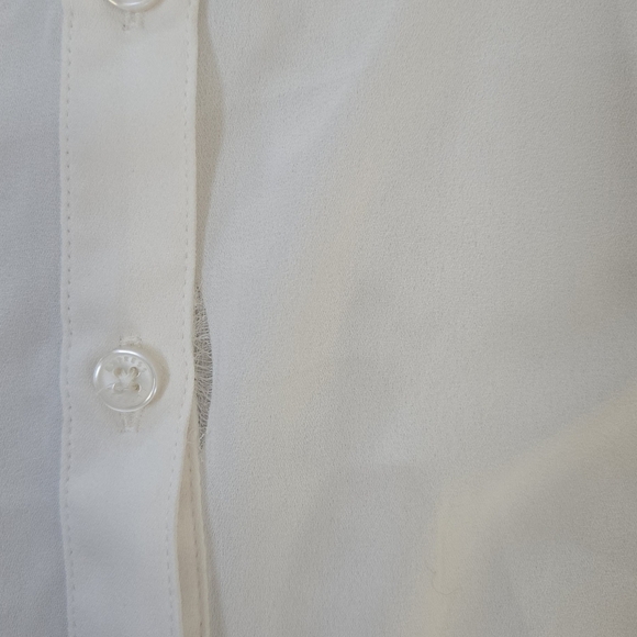 Express White Flutter Sleeve Button Down Blouse Size Medium - Picture 5 of 9